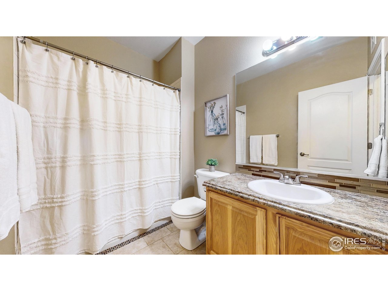 4672 West 20th Road, Unit 1823 Greeley, CO 80634 - Photo 19 of 24 2nd bedroom bathroom with tile floors and tile accents