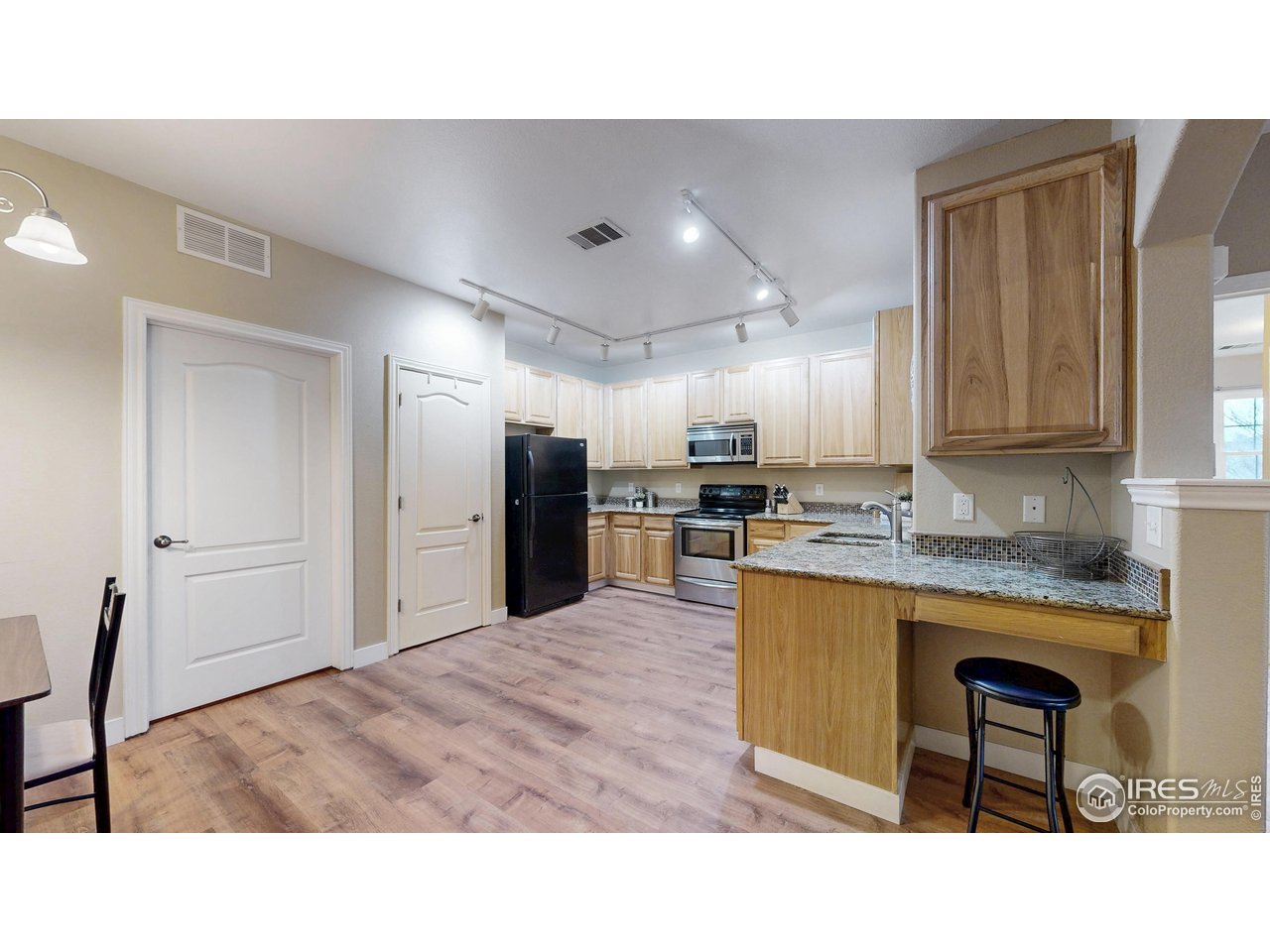 4672 West 20th Road, Unit 1823 Greeley, CO 80634 - Photo 7 of 24 Spacious kitchen with new flooring, granite countertops, tile accent backsplash and pantry!