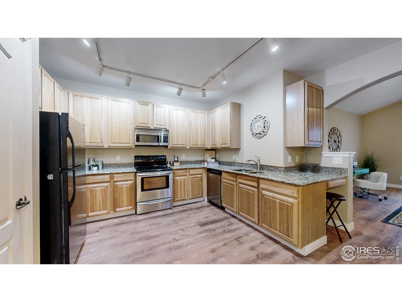 4672 West 20th Road, Unit 1823 Greeley, CO 80634 - Photo 8 of 24 Brand new dishwasher (not pictured) and ALL appliances included!