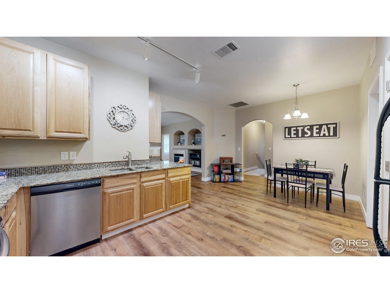 4672 West 20th Road, Unit 1823 Greeley, CO 80634 - Photo 9 of 24 Look at that counter space!!