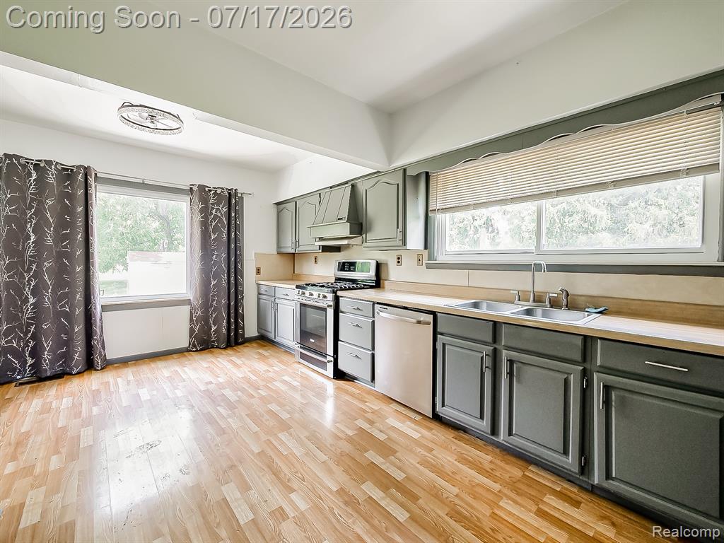 24850 West Nine Mile Road Southfield, MI 48033 - Photo 4 of 54