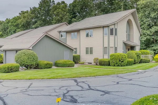 $384,900 | 140 Pine Grove Drive, Unit 140, South Hadley, MA 01075