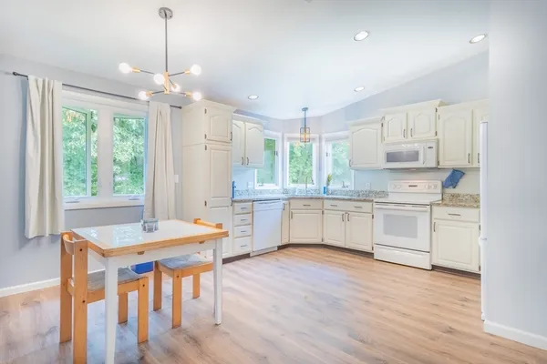 $384,900 | 140 Pine Grove Drive, Unit 140, South Hadley, MA 01075