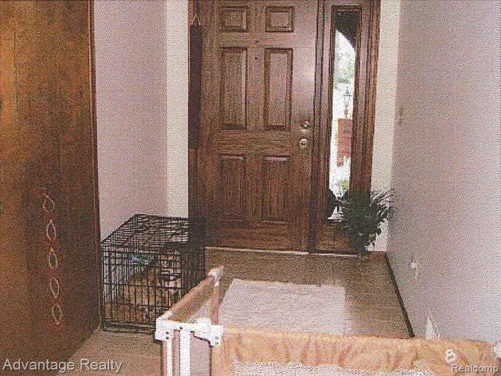 18261 22 Mile Road Macomb, MI 48044 - Photo 20 of 23 foyer.jpg