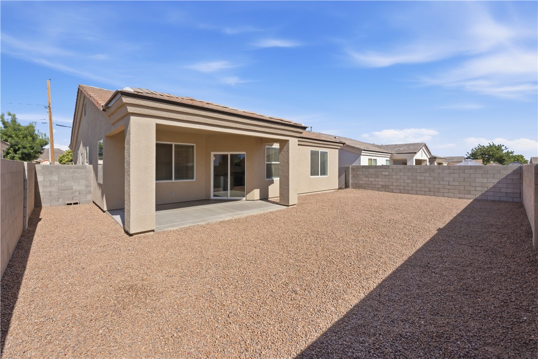3546 North Skylark Road Kingman, AZ 86409 - Photo 24 of 30 a front view of a house with a yard