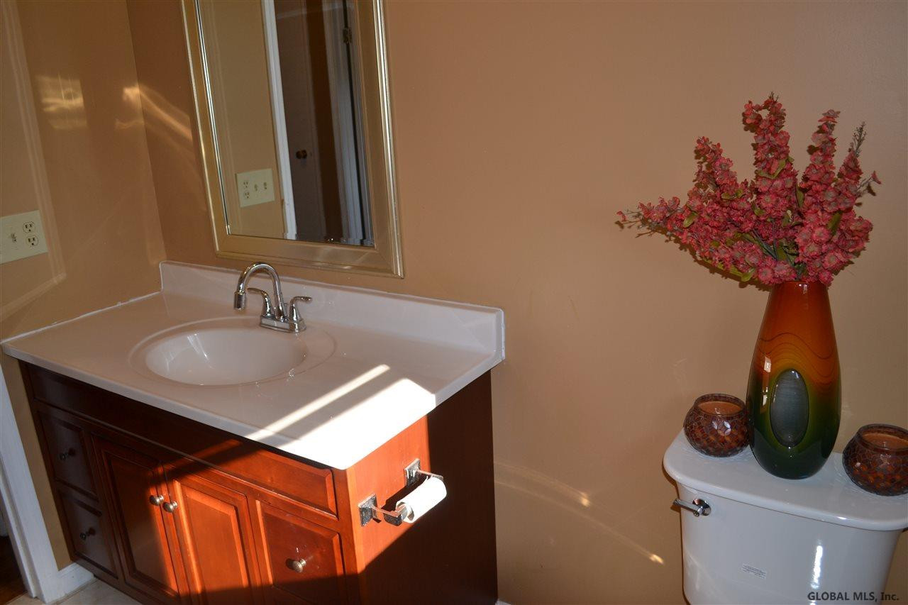 3278 East Old State Road Schenectady, NY 12303 - Photo 7 of 16 Photo 7