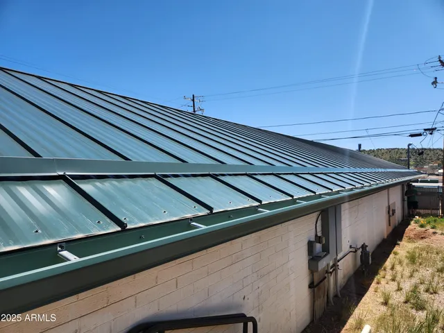 a view of a room with an empty space