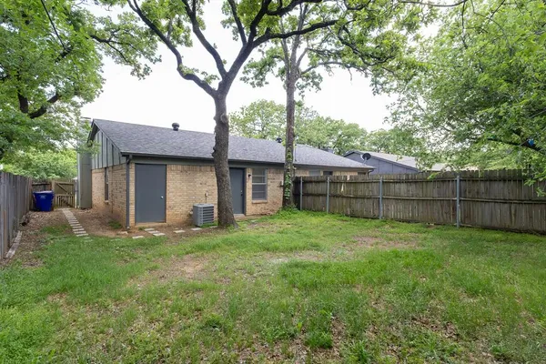 $1,650 | 741 Woodland Court, Kennedale, TX 76060
