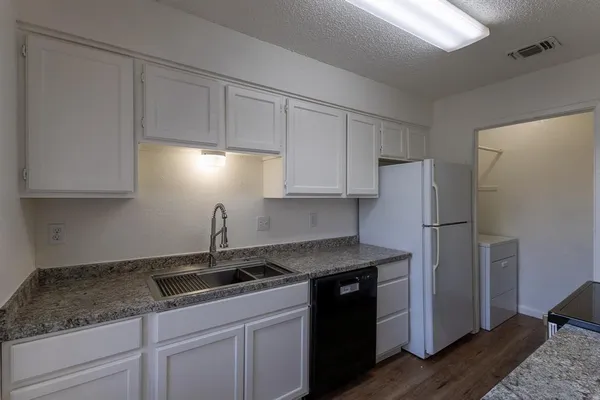 $1,650 | 741 Woodland Court, Kennedale, TX 76060