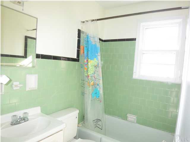 403 Greve Road Pensacola, FL 32507 - Photo 10 of 20 Bathroom