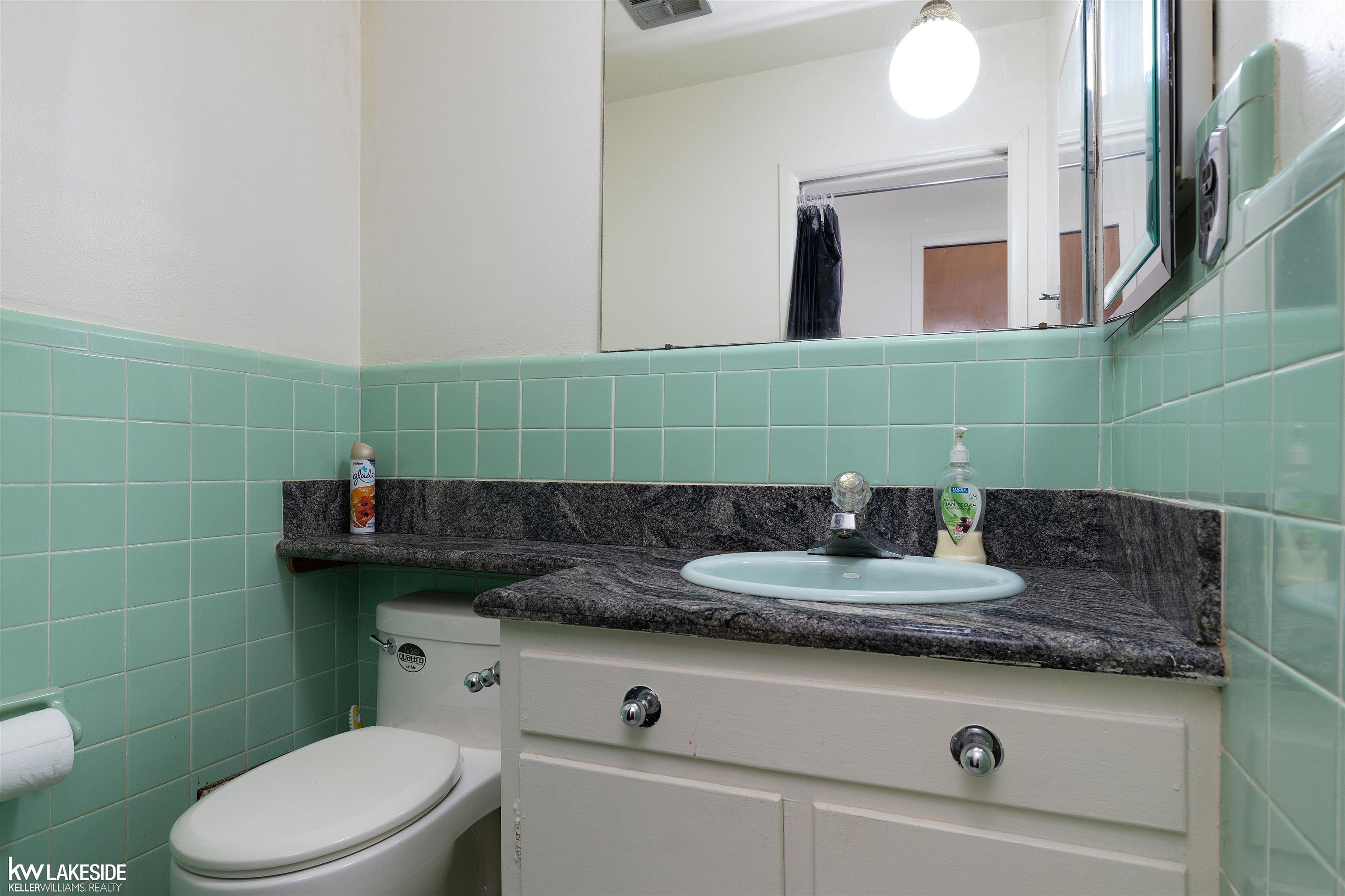 24080 Rockingham Street Southfield, MI 48033 - Photo 15 of 20 50087982-14.JPG