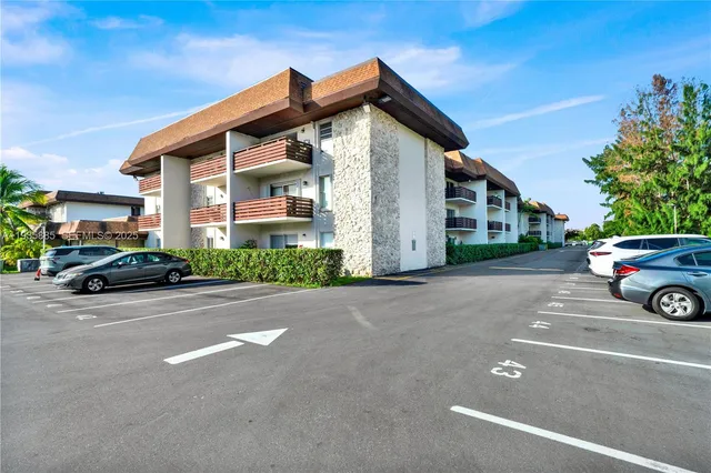 $1,900 | 7477 Southwest 82nd Street, Unit C215, Miami, FL 33143