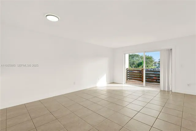 $1,900 | 7477 Southwest 82nd Street, Unit C215, Miami, FL 33143