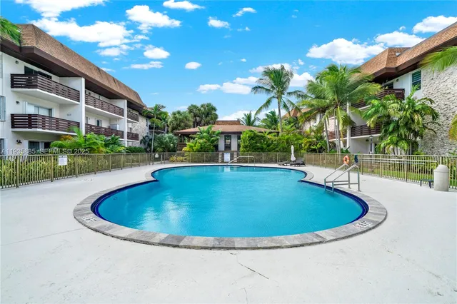 $1,900 | 7477 Southwest 82nd Street, Unit C215, Miami, FL 33143