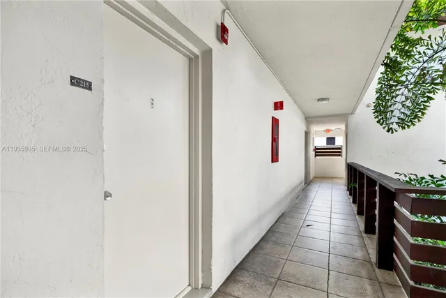 $1,900 | 7477 Southwest 82nd Street, Unit C215, Miami, FL 33143