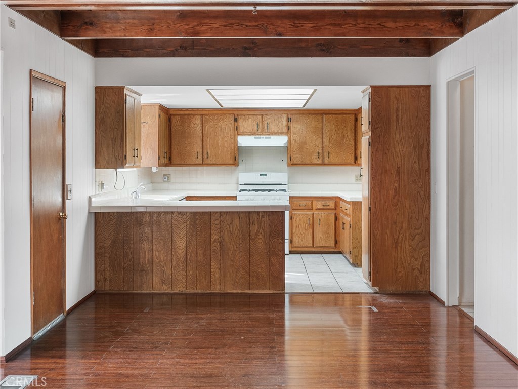 1725 Linnet Road Wrightwood, CA 92397 - Photo 11 of 43 a kitchen with stainless steel appliances granite countertop a stove a refrigerator and a microwave