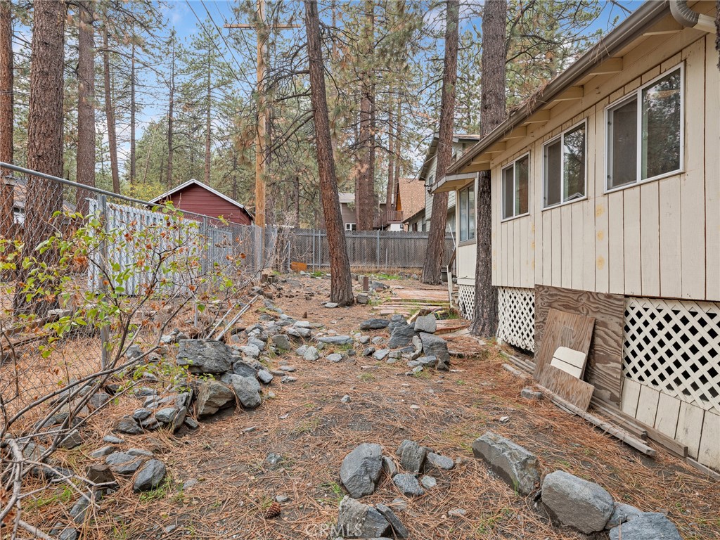 1725 Linnet Road Wrightwood, CA 92397 - Photo 37 of 43 a backyard of a house with table and chairs