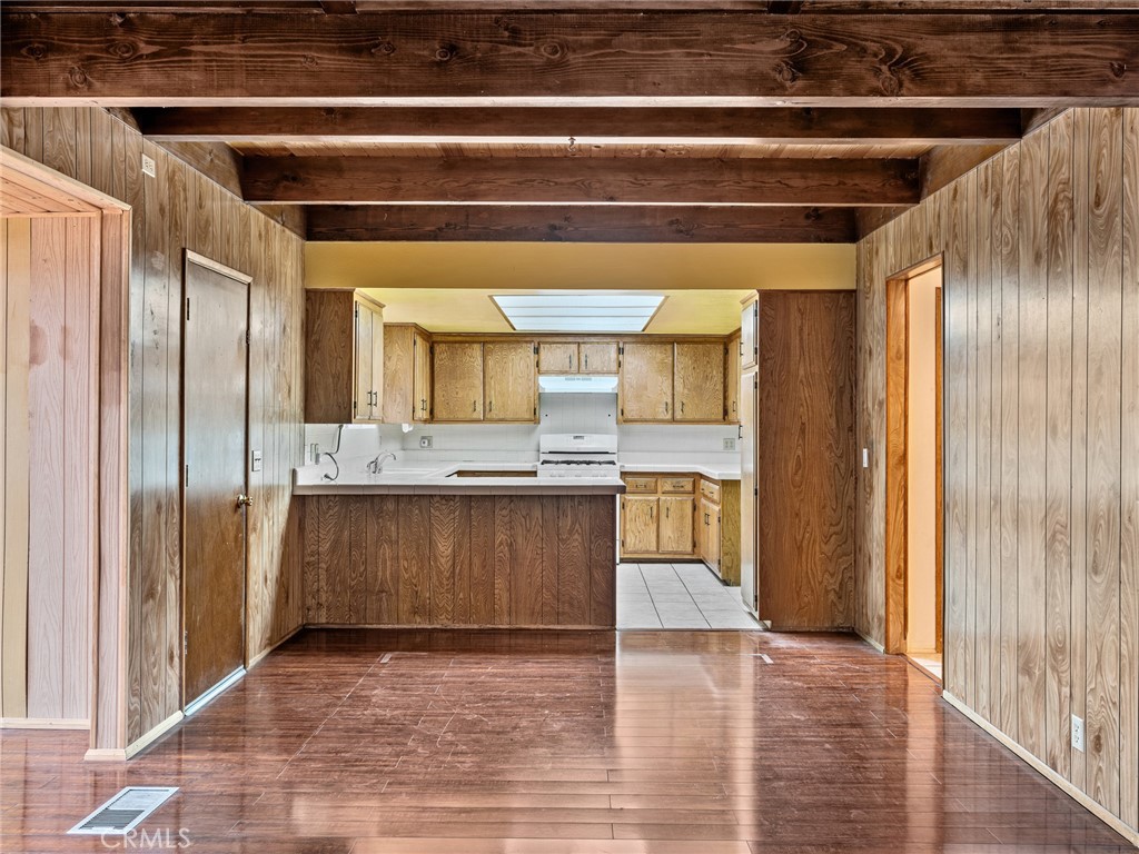 1725 Linnet Road Wrightwood, CA 92397 - Photo 6 of 35 a view of kitchen with granite countertop cabinets and refrigerator