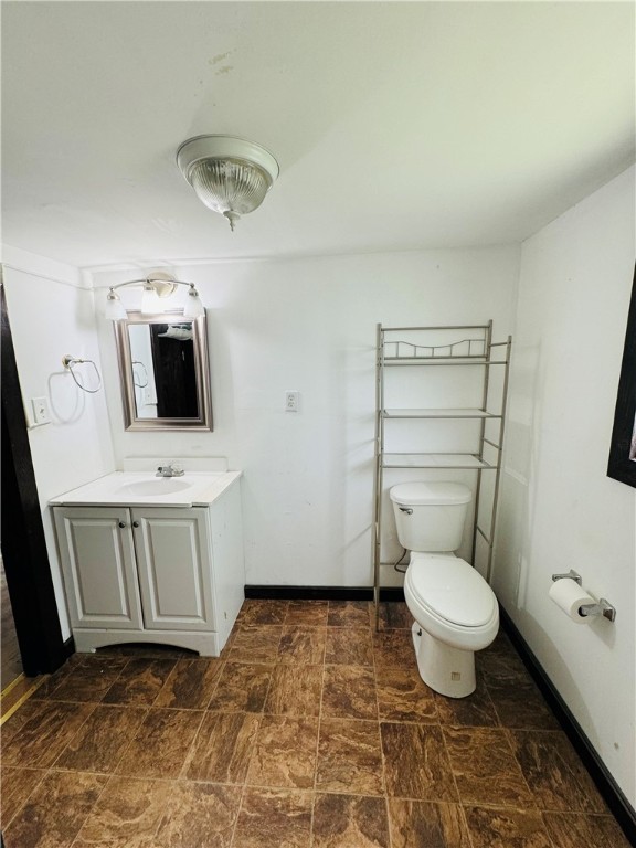 713 Jane Street Corpus Christi, TX 78418 - Photo 10 of 18 a bathroom with a toilet a sink and mirror