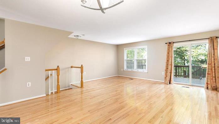 5638 Gresham Lane Centreville, VA 20120 - Photo 7 of 13 Living room