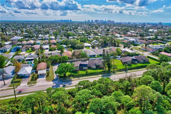 $1,900 | 706 111th Avenue North, Naples, FL 34108