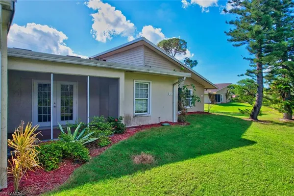 $1,900 | 706 111th Avenue North, Naples, FL 34108