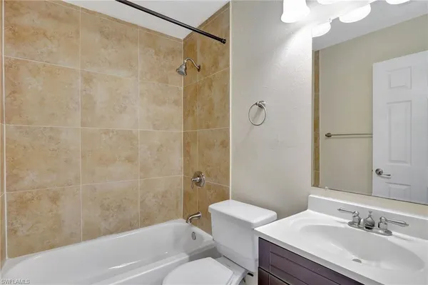 $1,900 | 706 111th Avenue North, Naples, FL 34108