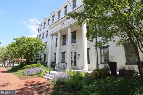 $2,595 | 515 North Washington Street, Unit 203, Alexandria, VA 22314