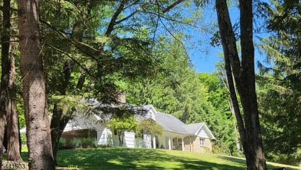 $579,900 | 213 Maple Lane, Califon, NJ 07830