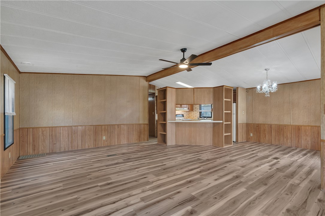 41 Leisure Way Coventry, RI 02816 - Photo 10 of 19 Vaulted Ceilnged Great Room