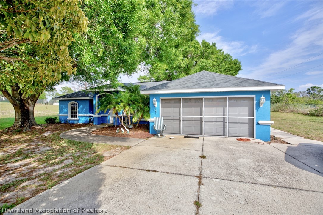 609 Acre Road Sebring, FL 33876 - Photo 4 of 38 Gallery Image 4