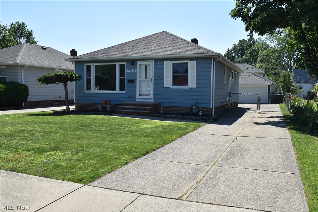 32019 Densmore Road Willowick, OH 44095 - Photo 5 of 30