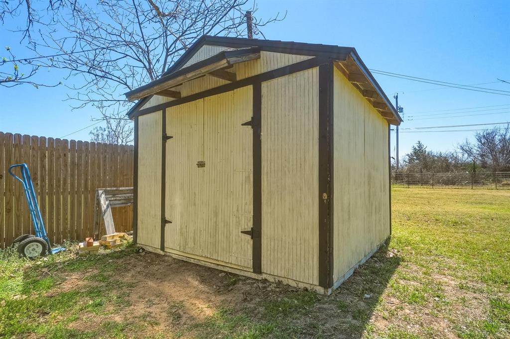 121 Sandy Lane Clyde, TX 79510 - Photo 25 of 30 a view of a house with backyard