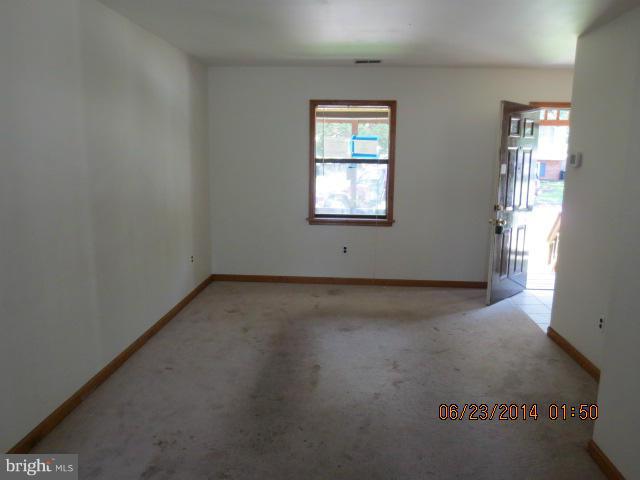 1715 Quantico Road Edgewater, MD 21037 - Photo 18 of 20 Living Room