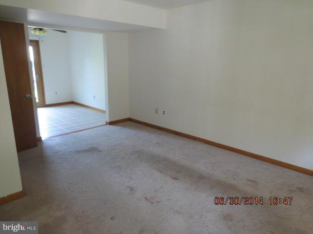 1715 Quantico Road Edgewater, MD 21037 - Photo 10 of 20 Living Room