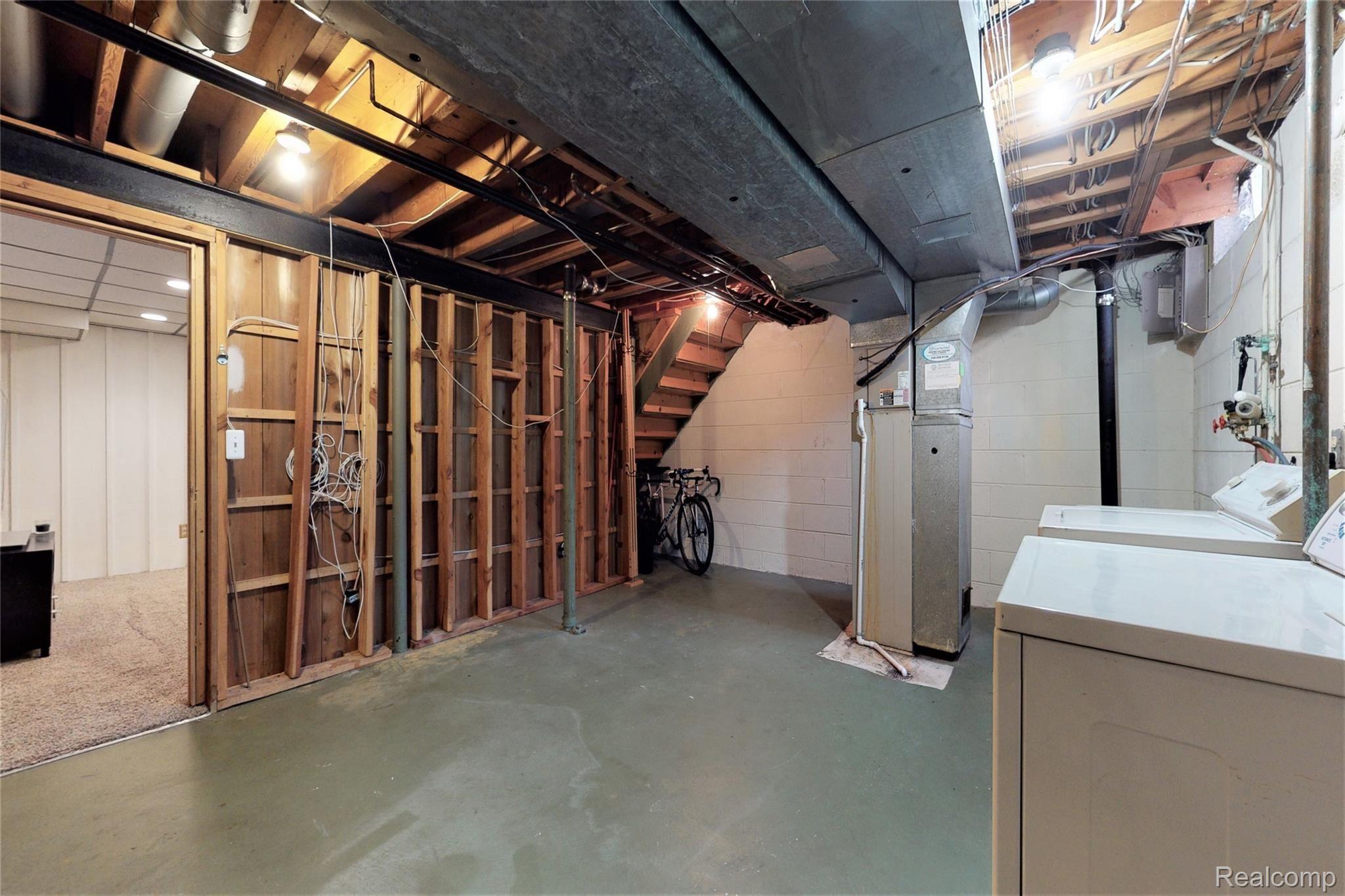 406 Baldwin Avenue Rochester, MI 48307 - Photo 27 of 28 Storage.jpg