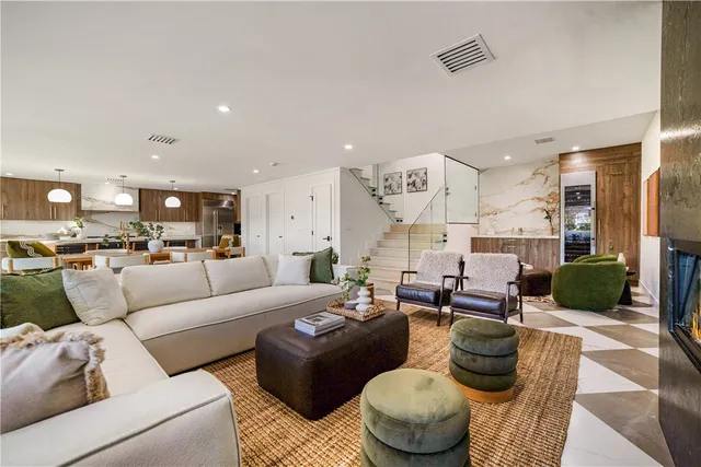 $3,995,000 | 5 Curl Drive, Corona del Mar, CA 92625