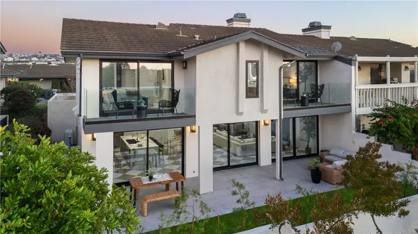 $3,848,000 | 5 Curl Drive, Corona del Mar, CA 92625