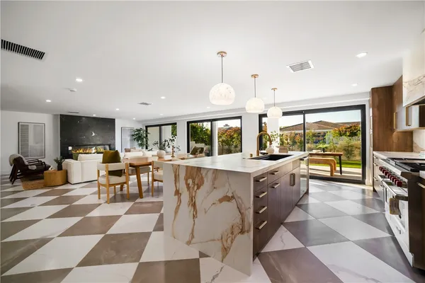 $3,848,000 | 5 Curl Drive, Corona del Mar, CA 92625