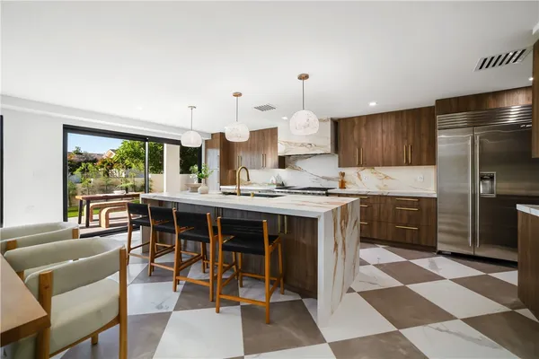 $3,848,000 | 5 Curl Drive, Corona del Mar, CA 92625