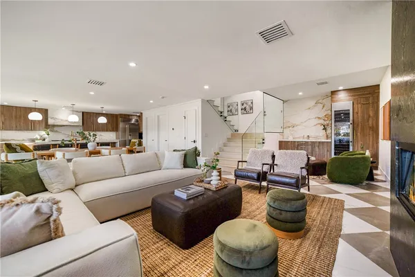 $3,848,000 | 5 Curl Drive, Corona del Mar, CA 92625