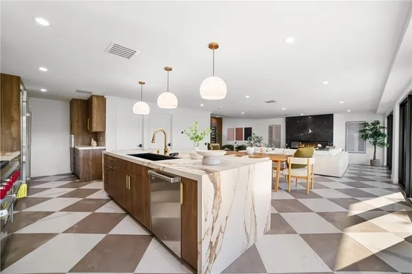 $3,848,000 | 5 Curl Drive, Corona del Mar, CA 92625