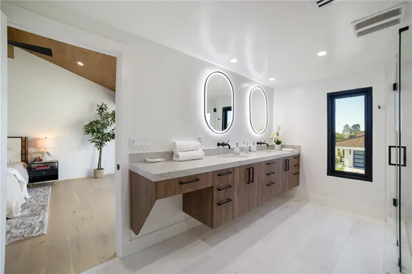 $3,848,000 | 5 Curl Drive, Corona del Mar, CA 92625