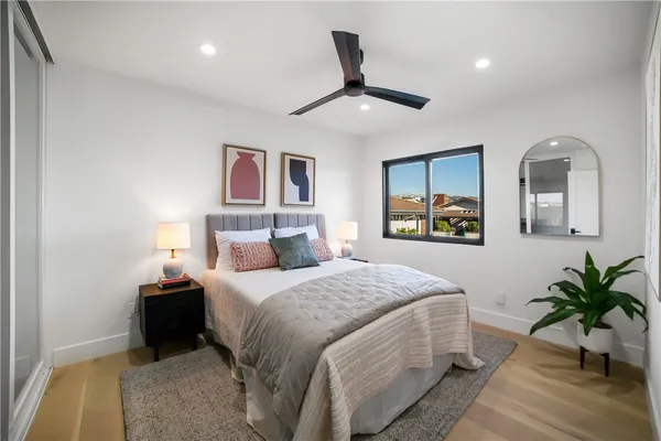 $3,848,000 | 5 Curl Drive, Corona del Mar, CA 92625