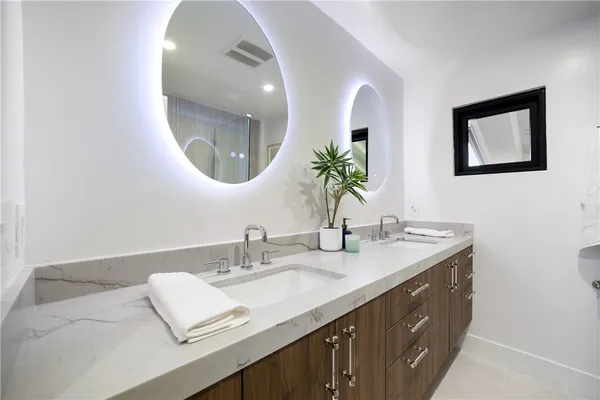 $3,848,000 | 5 Curl Drive, Corona del Mar, CA 92625