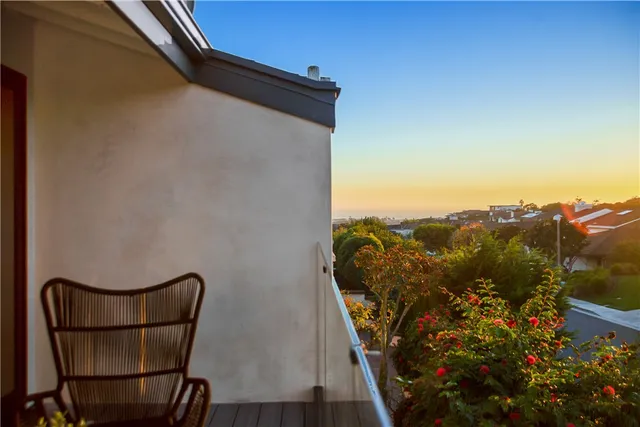 $3,995,000 | 5 Curl Drive, Corona del Mar, CA 92625