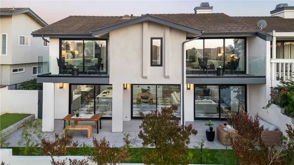 $3,848,000 | 5 Curl Drive, Corona del Mar, CA 92625