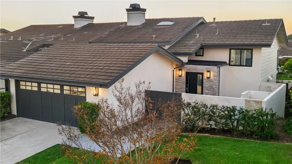 $3,848,000 | 5 Curl Drive, Corona del Mar, CA 92625