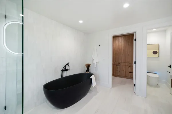 $3,848,000 | 5 Curl Drive, Corona del Mar, CA 92625