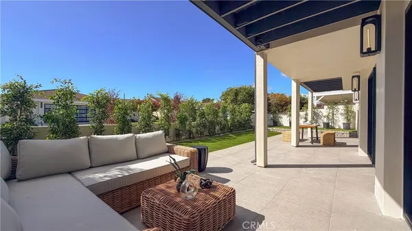 $3,848,000 | 5 Curl Drive, Corona del Mar, CA 92625
